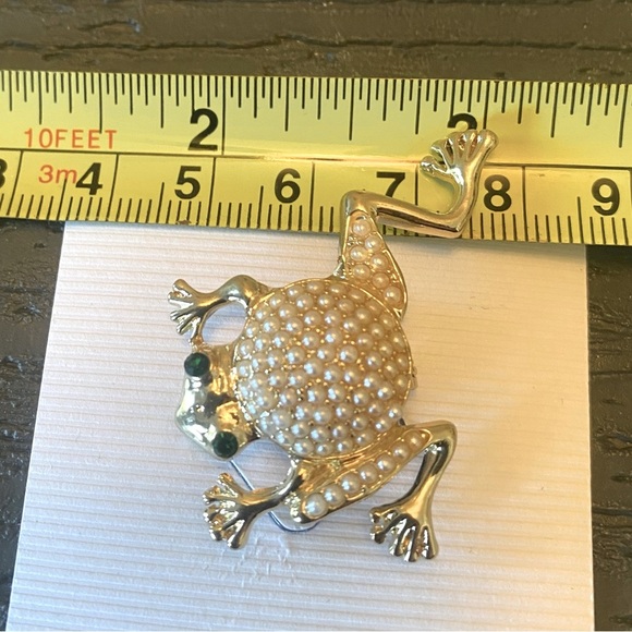 Frog Brooch - Picture 6 of 6